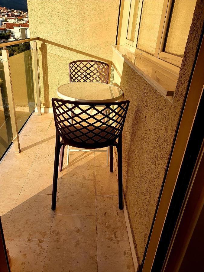 Aleksandar First Sea Line Apartment บาร์ ภายนอก รูปภาพ